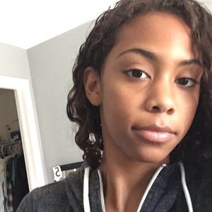 Meet your Posher, Ella